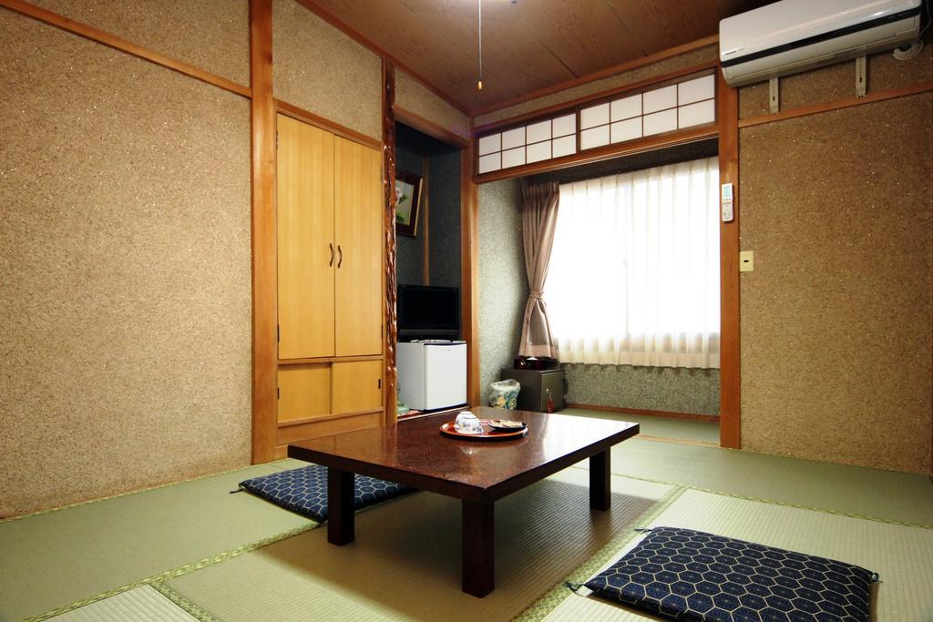 Jinkuro Hotell Takayama  Rum bild